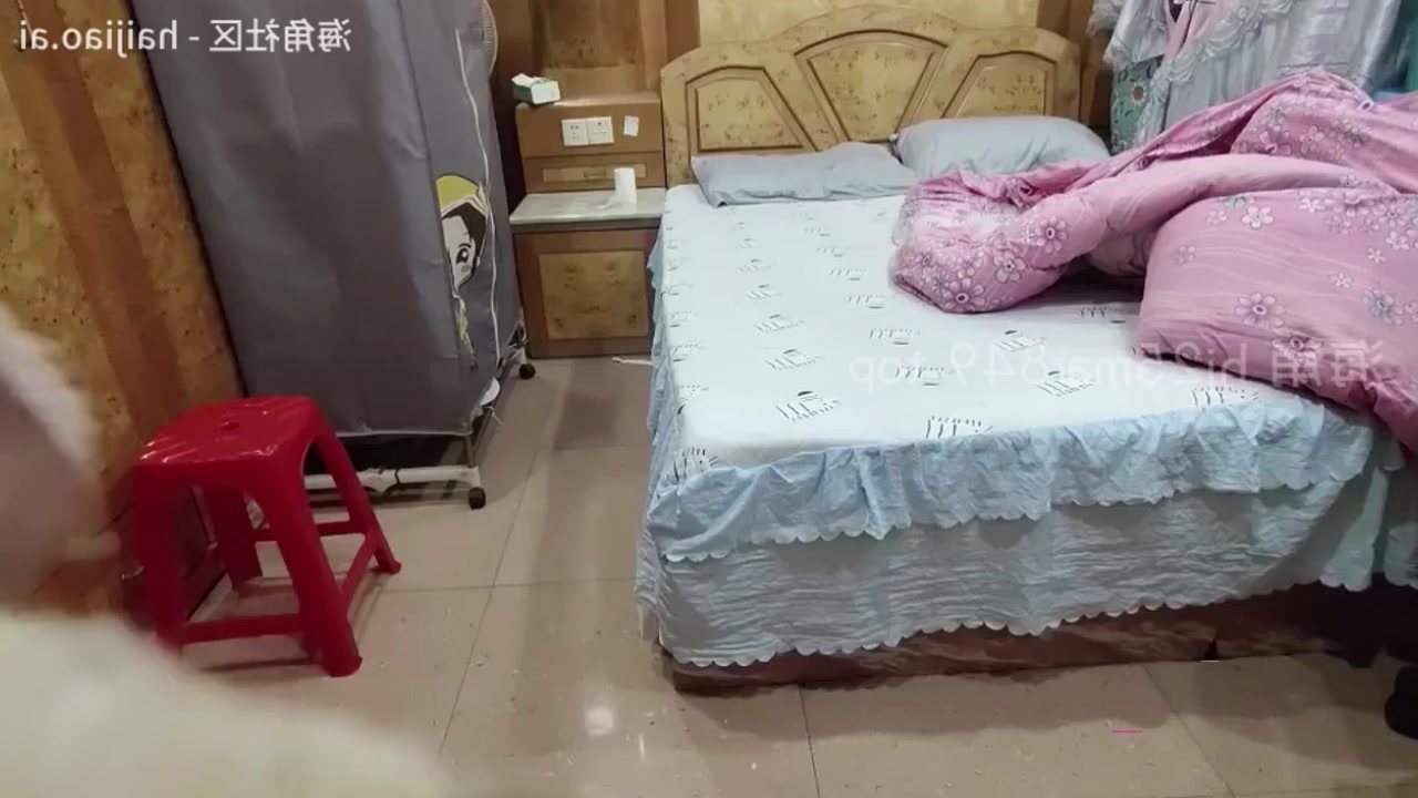 乱伦大神 绿帽之王的王 被老婆安排去买夜宵 兄弟等不及的就来家里偷我老婆！