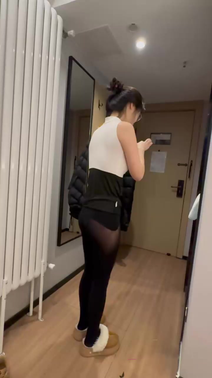 约炮大神酒店爆操黑丝眼镜婊 自慰裸聊勾人心扉 线下打桩蜜穴浓精狂喷