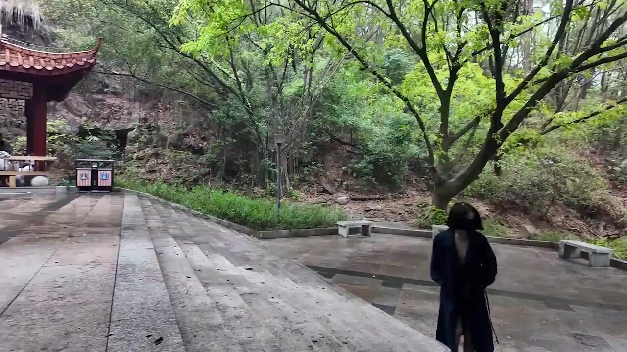 户外露出博主cikaimoon大胆全裸 无视路人疯狂露出勾引 让人肾上腺素飙升！