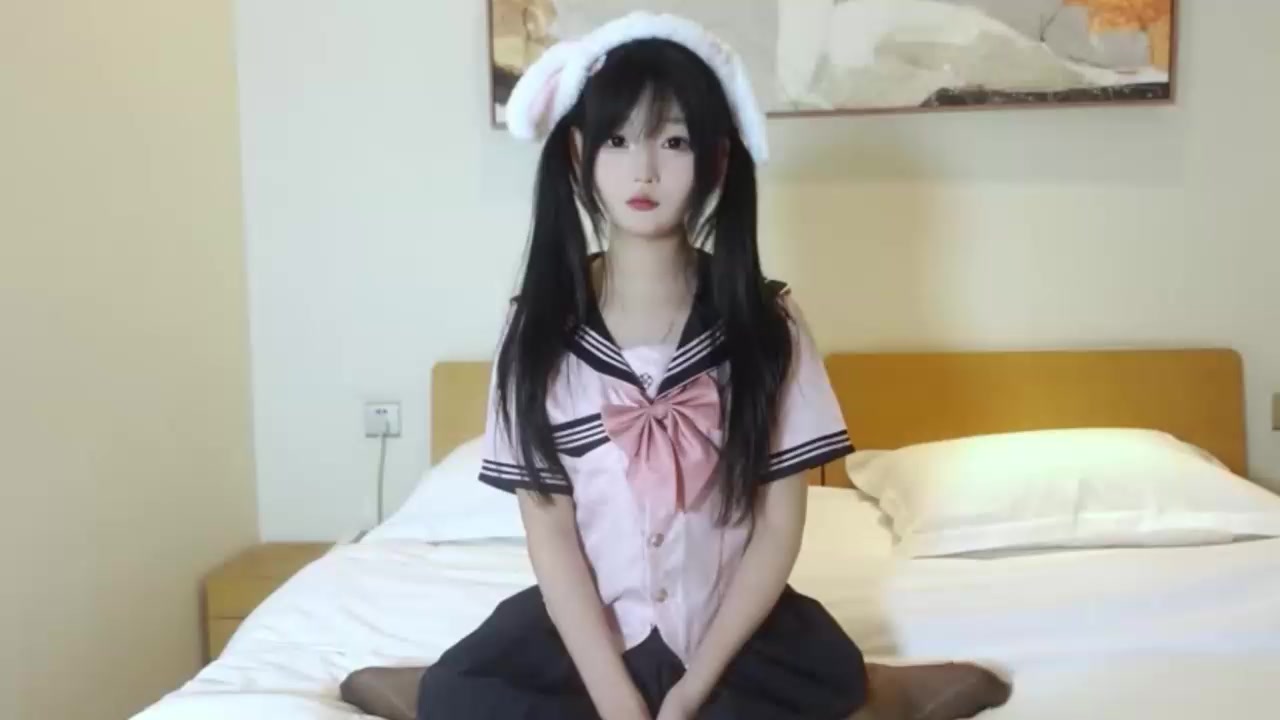 摄影大神 老虎菜 约拍新作 清纯嫩妹穿黑丝制服摆弄淫骚动作 模拟足交伸脚挑逗欲火层层叠加