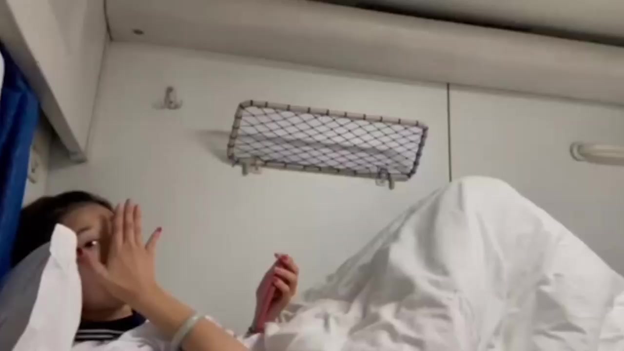 超淫小情侣 徐燕 火车软卧激情视频泄露 被男友当成肉便器狂操猛干 刺激到爆