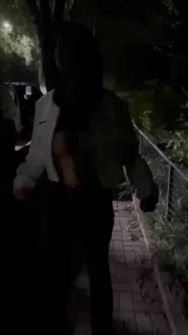 原来大学生二奶这么骚 山东学妹 王思琪 拍淫照玩户外露出 穿着开档黑丝被狠操 只为博主人一笑！1