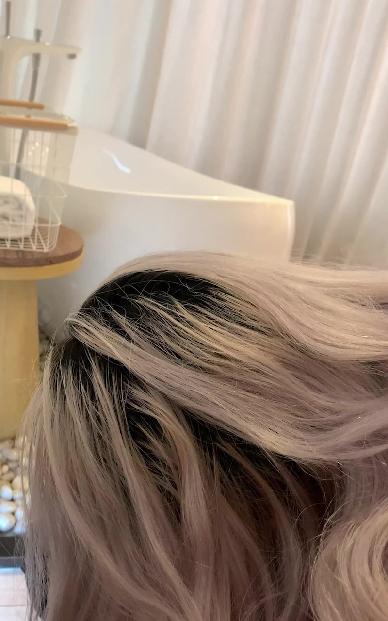 重庆舌钉反差婊被金主包养私拍曝光 含情脉脉深喉大屌狂舔脚趾 被扣到圣水狂喷还不满足 主动吃掉主人浓精！2