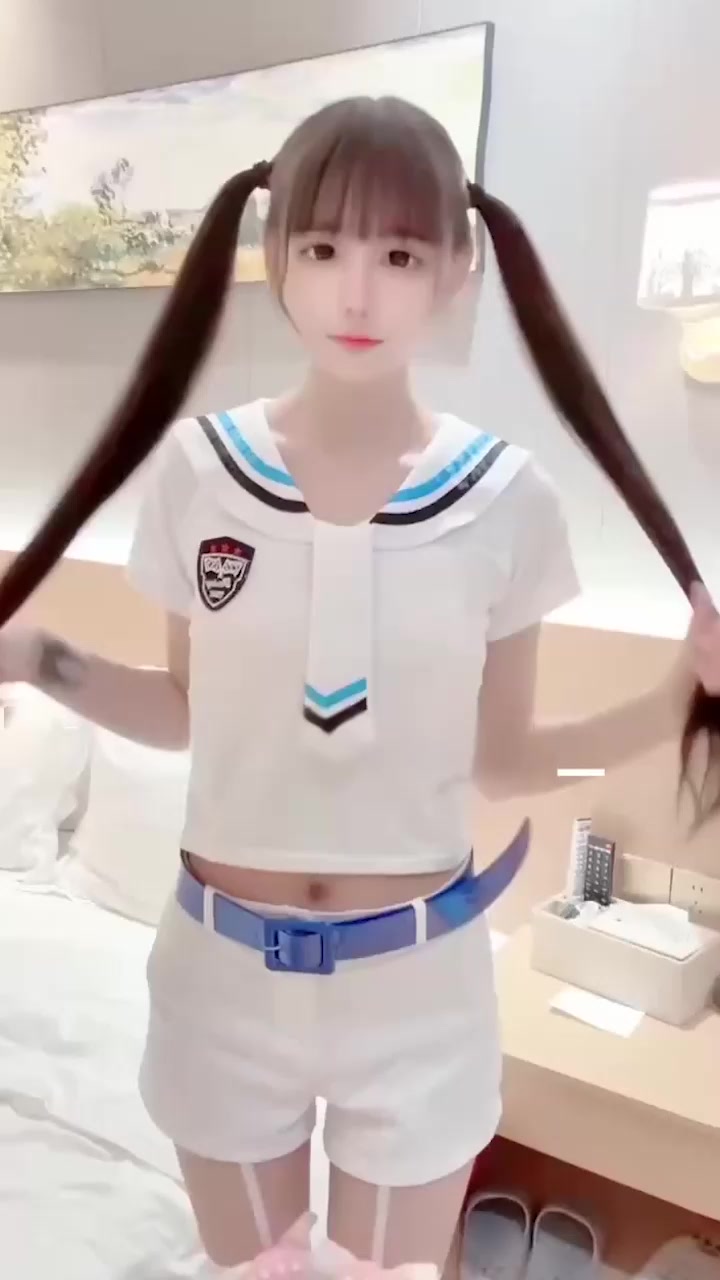 推特双马尾萝莉 小雯宝宝 穿着海军水手服 化身趣味小猫咪 吐舌口交 展示粉嫩美乳 令人驯服感大增！