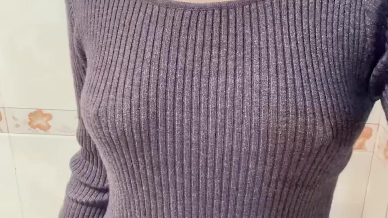 广东清纯少女 居家自拍视频 撩衣大秀美乳 肥厚蝴蝶穴掰开特写展示 鲜嫩玉体让人魂不守舍！2