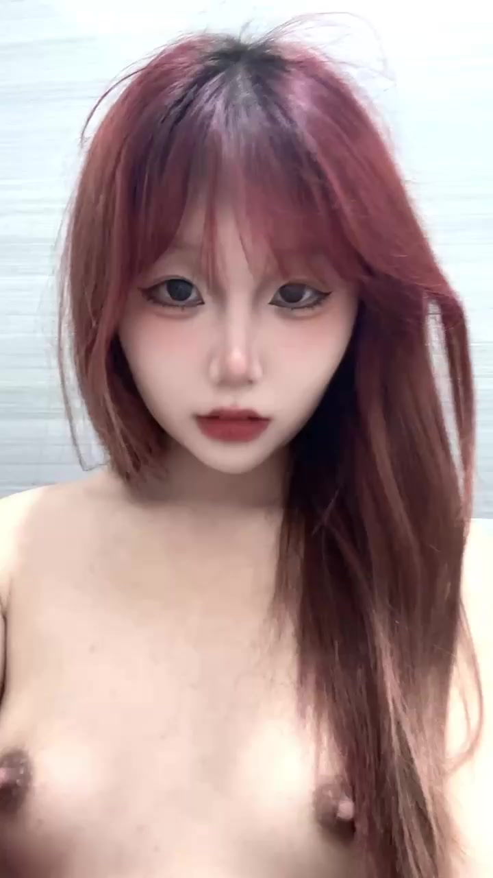 四川美女大学生 黄一舟 金主定制视频流出 红色吊带露奶掰穴 翘臀特写骚劲爆表！