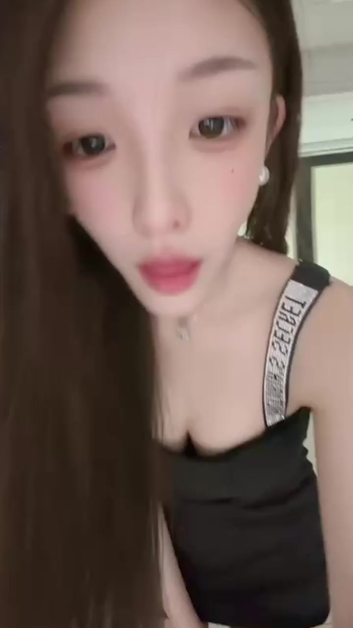 快手百万粉丝网红 薰xun 私下卖天价视频 借钱肉偿卖逼 自慰视频展示粉穴 搔首弄姿叫爸爸！1