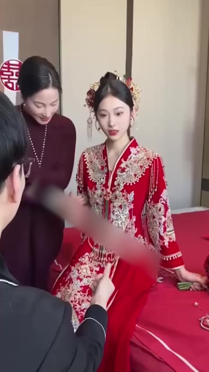 推特博主 一杆钢枪 约操国风网红柒贰陆 清纯女神古典气质拉满 被陌生人3P猛干雪白胴体 高潮迭起淫水直流！