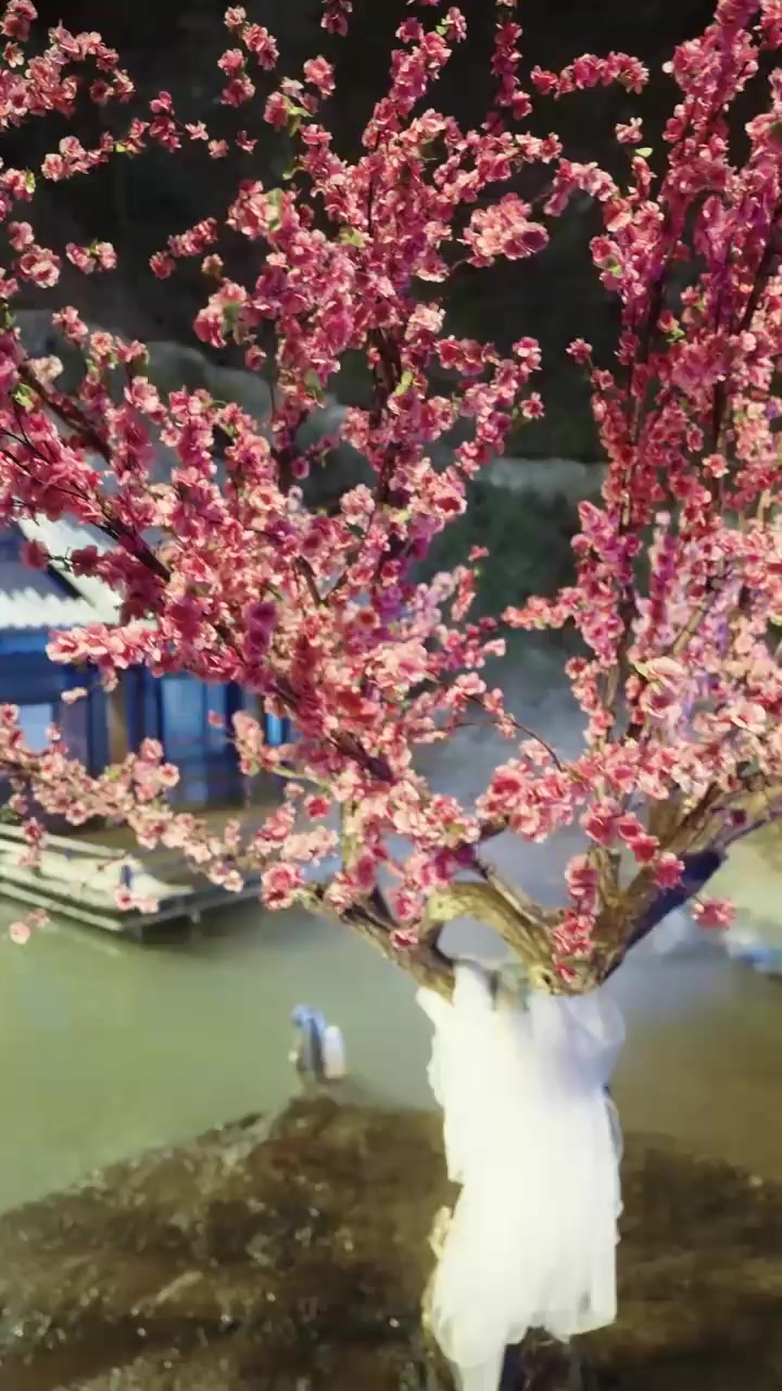 擦边短剧《金鳞凶猛》穿越者李素苦修二十年 却在淬体大成时被妖女劫夺机缘！