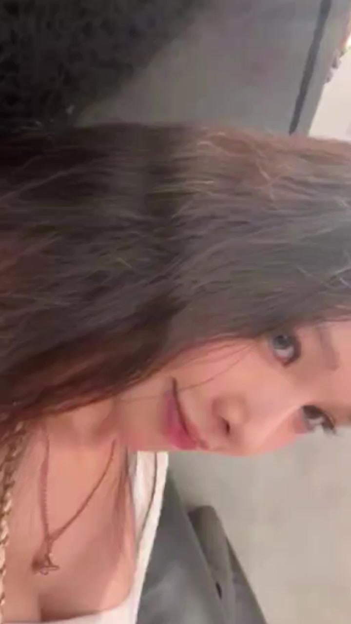 湖南极品风骚御姐 不雅视频曝光 绝美容颜爆乳细腰 金主办公室里玩无套后入 骚劲爆发超级淫荡！
