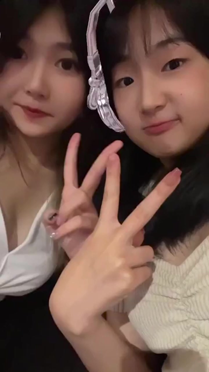 高颜值女大学生 陈欣梨 大尺度视频流出 自拍揉奶玩具自慰 清纯学妹身姿丰腴反差爆表！
