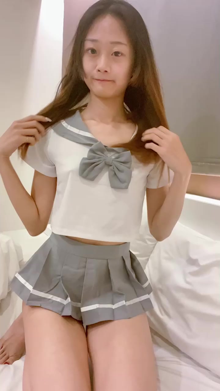 19岁饥渴反差嫩妹 自慰视频泄密 颜值甜美身材火辣 粉色假屌狂插骚穴爽到浪叫抽搐！