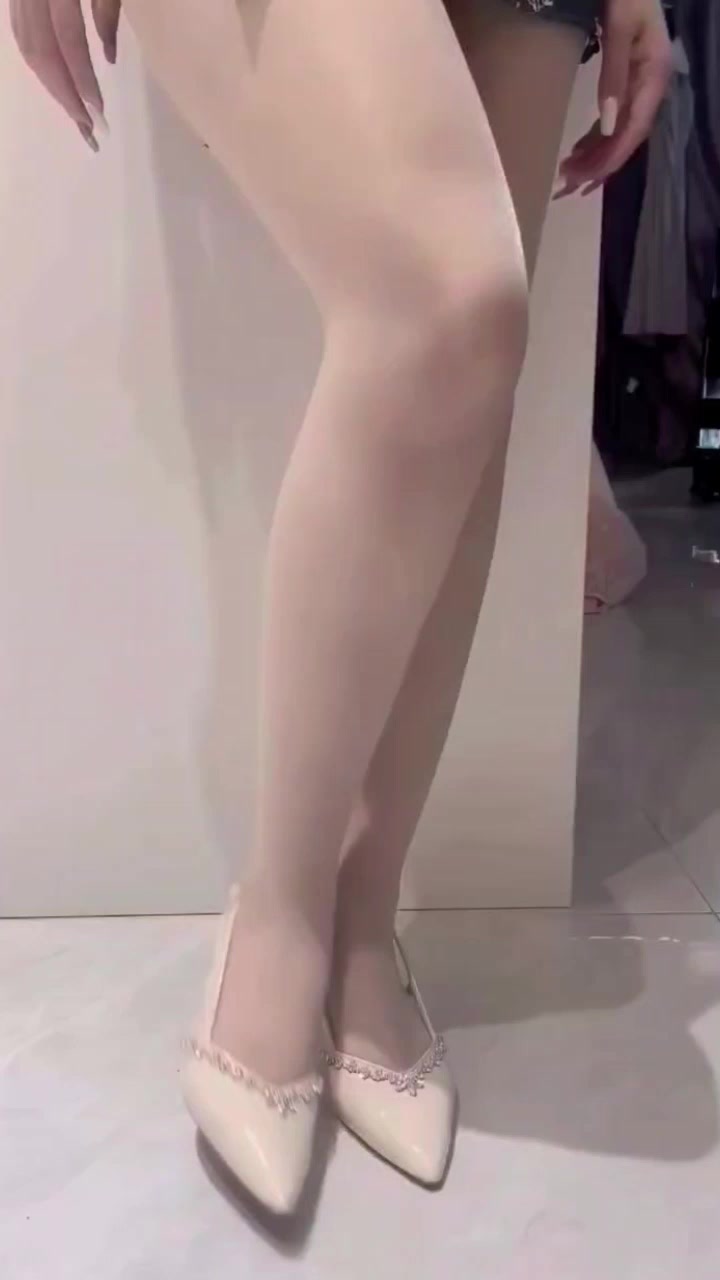 骚渴淫妻网红 寻欢作乐 新作 化身性感旗袍尤物 妖娆扭动露穴撩拨 玩跳蛋自慰惨遭暴操！