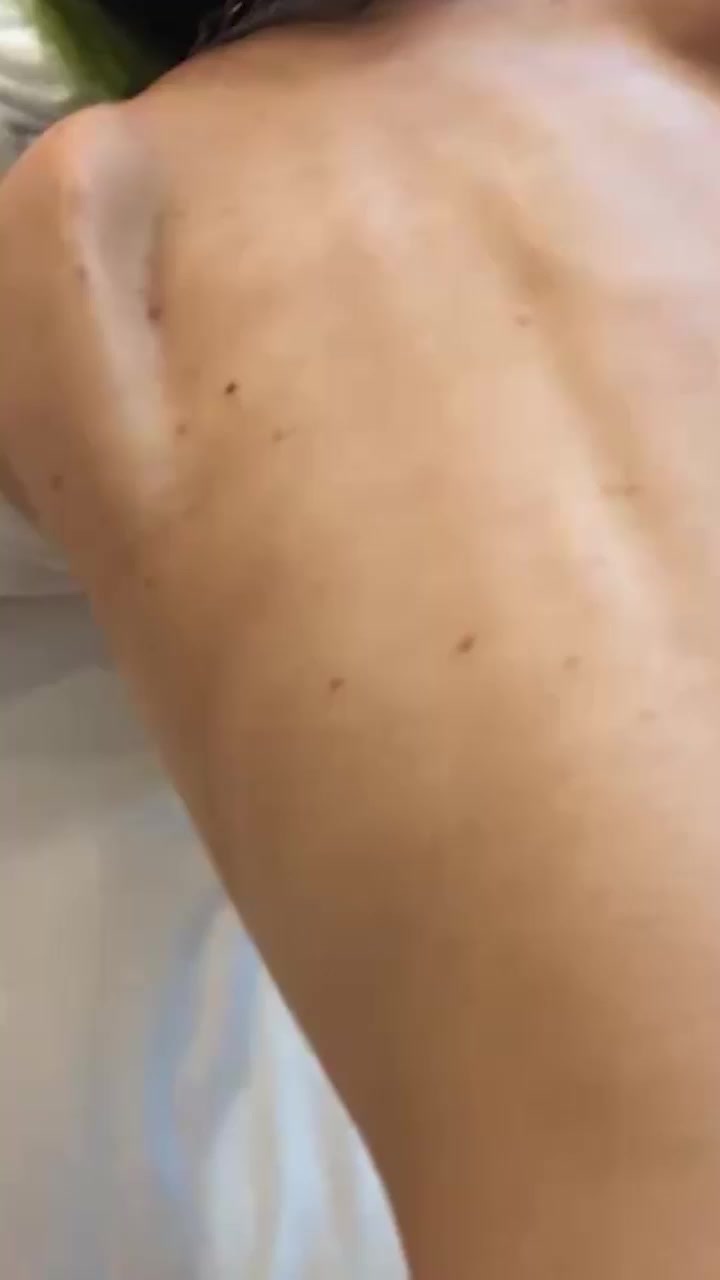 安徽绿毛精神小妹 刘佳鑫 酒店无套激战！埋头深喉口交大鸡巴 女上位狂骑榨精 被操到翻白眼喷水！1
