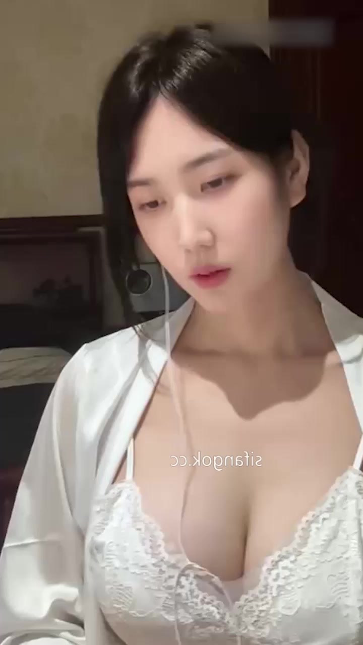 高颜值网红 小羽ASMR 首曝露点视频 天然木瓜巨乳晃荡诱人 口交大屌全程记录 淫靡画面直接夯爆！