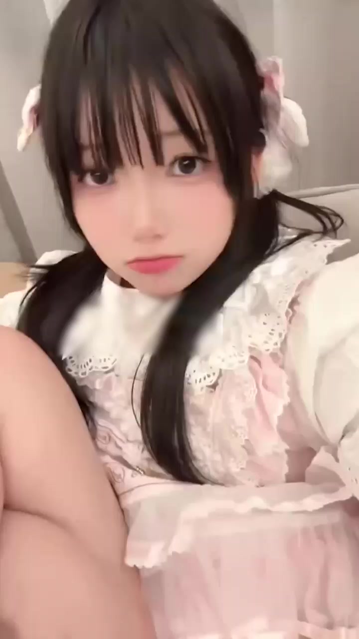 高颜值福利姬 一只濑奈奈 大尺度私拍 掰穴展示粉嫩白虎 纤指自慰淫靡表情反差到骨子里！1