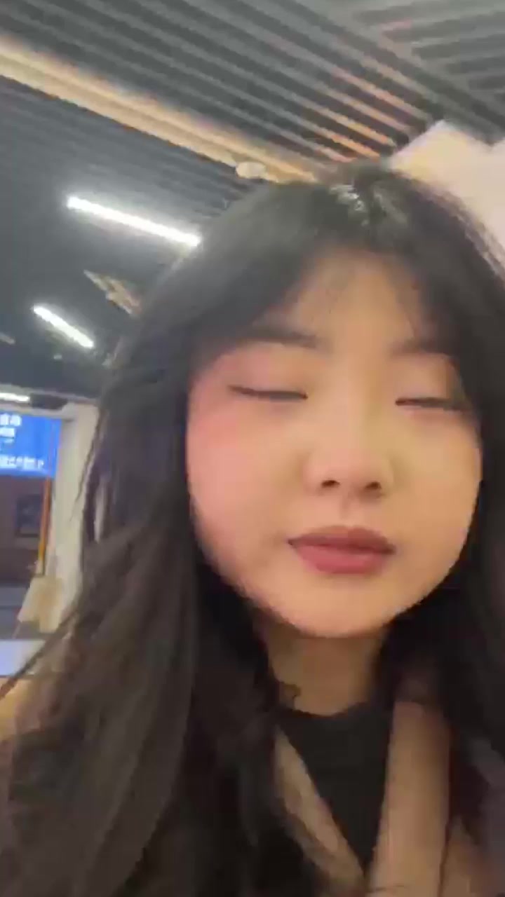 贵州丰腴人妻 朱雨 约炮视频曝光 少女甜颜配丰满肥臀 玩跳蛋喷水被后入爆操 敏感体质爱液满满！