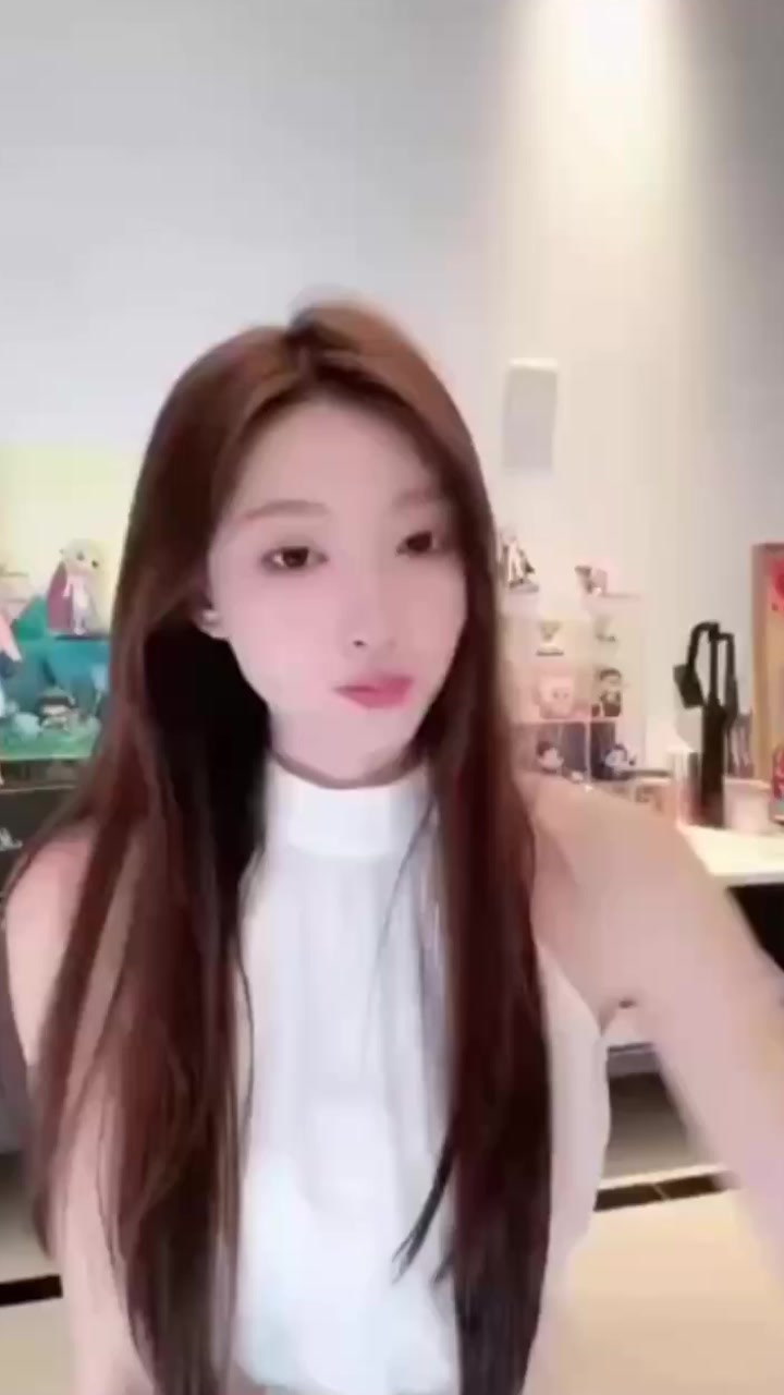 抖音百万粉女网红 O泡果奶 擦边走光视频曝光 巨乳撩人曲线性感 直播间公然露穴刺激到炸！
