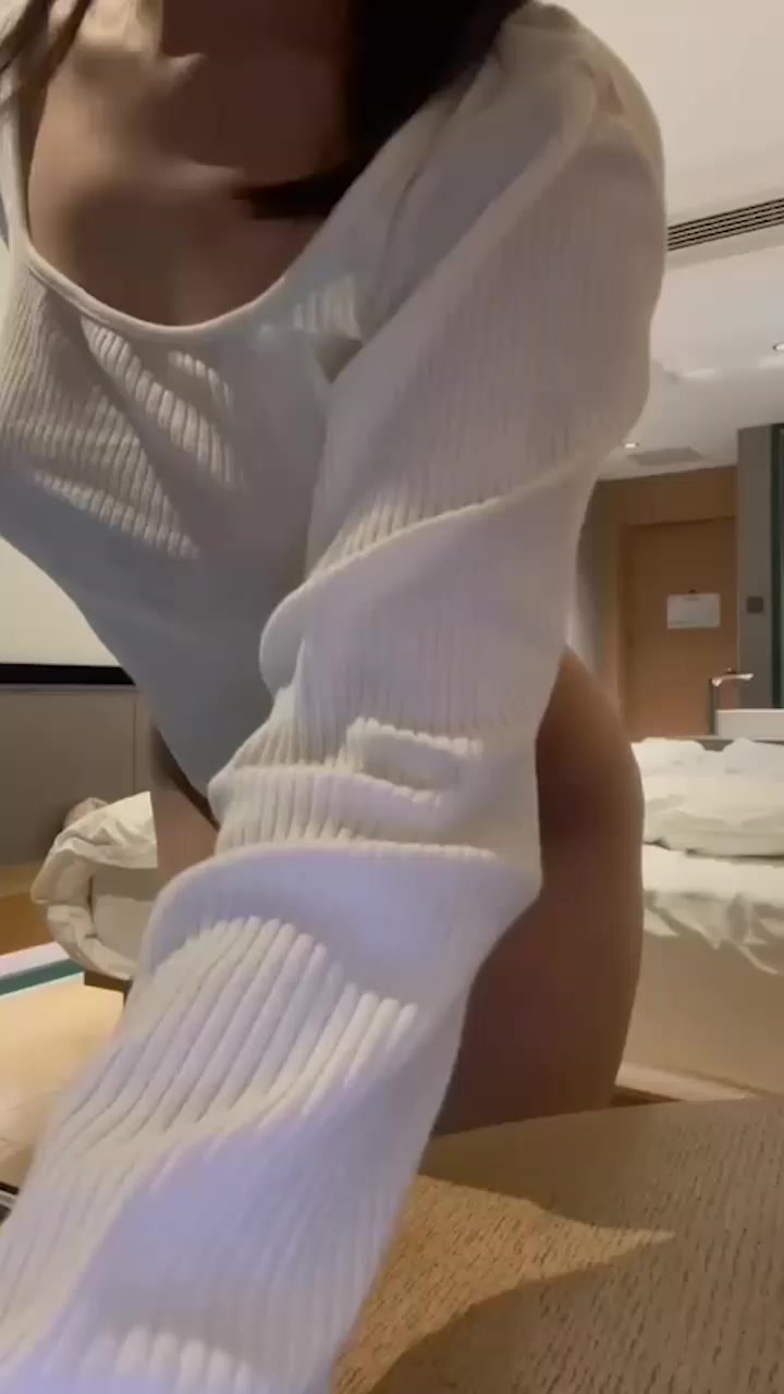广西超淫语文老师不雅视频流出 性感美乳全裸大秀 蜜桃翘臀圆润挺翘 自拍道具自慰母狗属性尽显！
