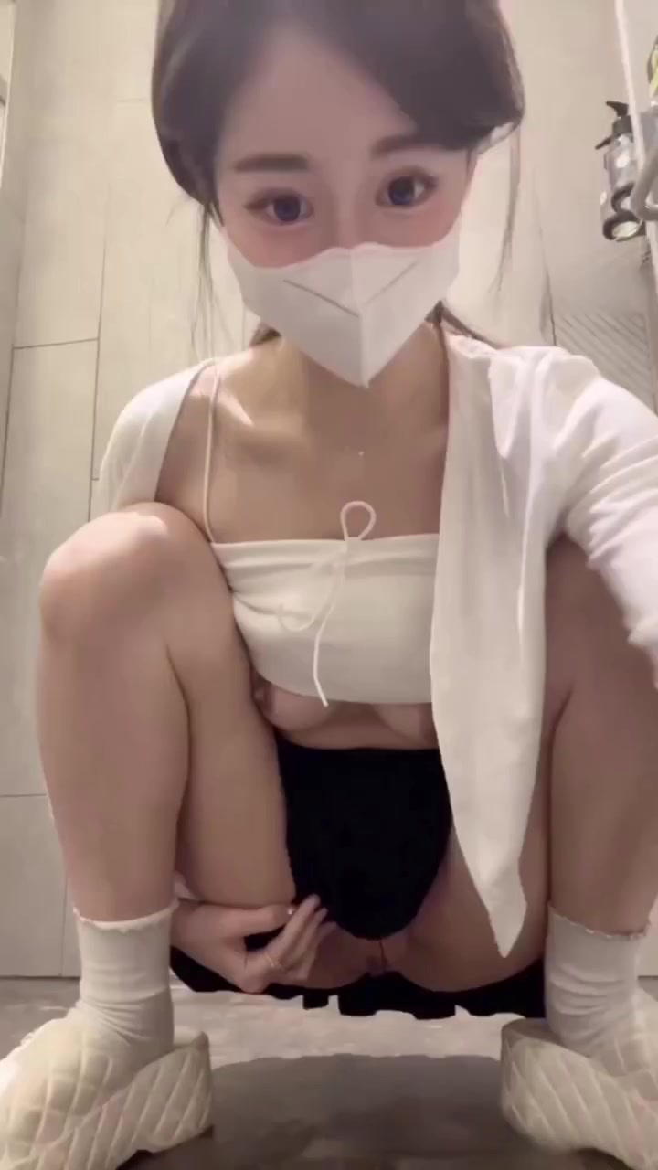 超顶身材尤物 jennie洁妮 为圈钱经期献身金主 白虎穴惨遭内射 经血精液融合画面极具视觉冲击！