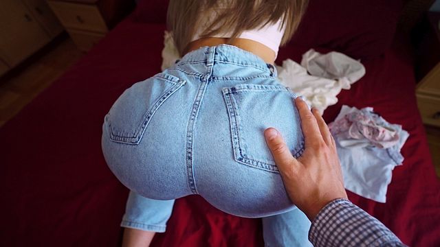 继兄帮助继妹打扫房间……但东西变脏了……