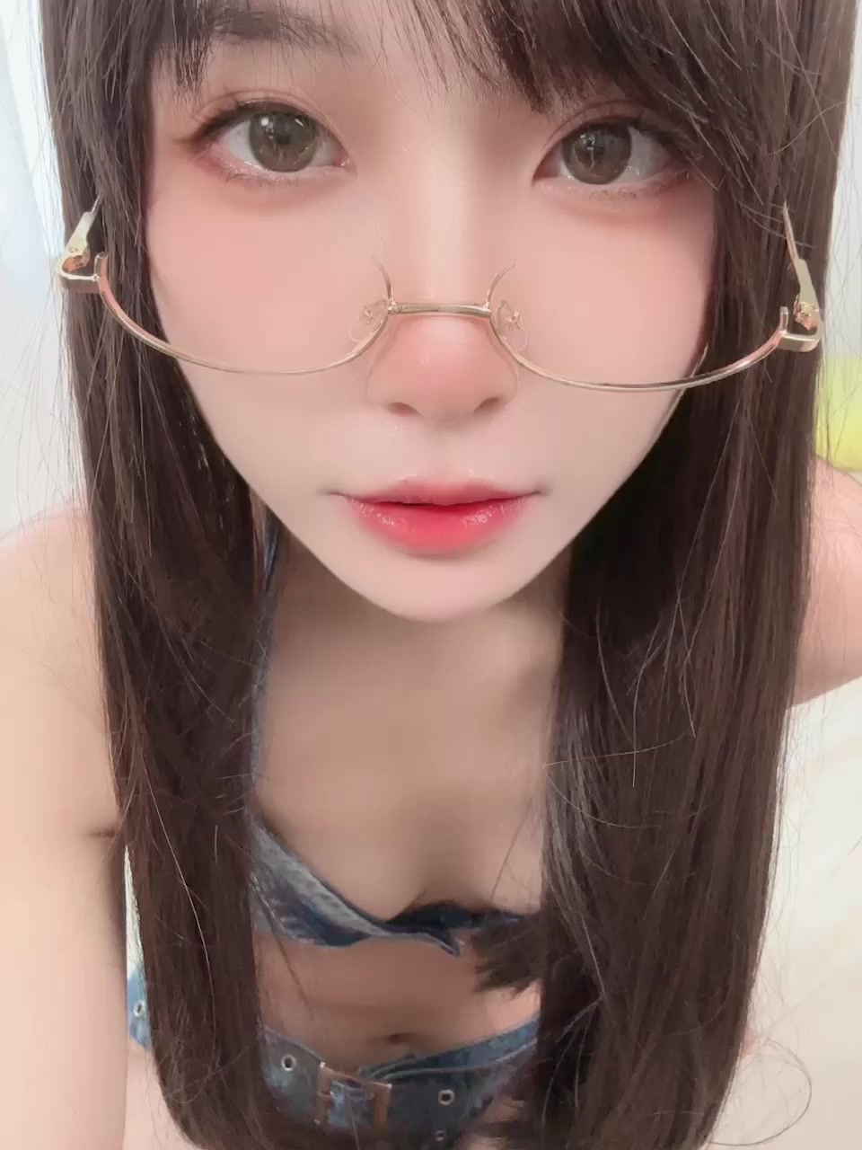 推特擦边女菩萨 布丁大法 最新作品 涩情牛仔裤秀极品蜜桃臀 白虎嫩穴自慰诱惑到爆！