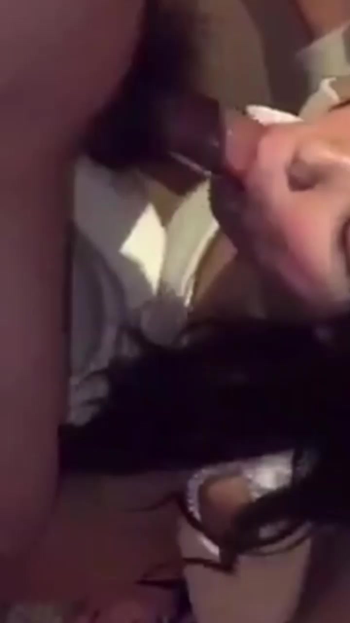 上海高颜值模特 周晓雨 性爱视频流出 反差婊露脸口交深情舔屌 骑乘位翘臀猛砸美乳狂晃 令人欲罢不能！