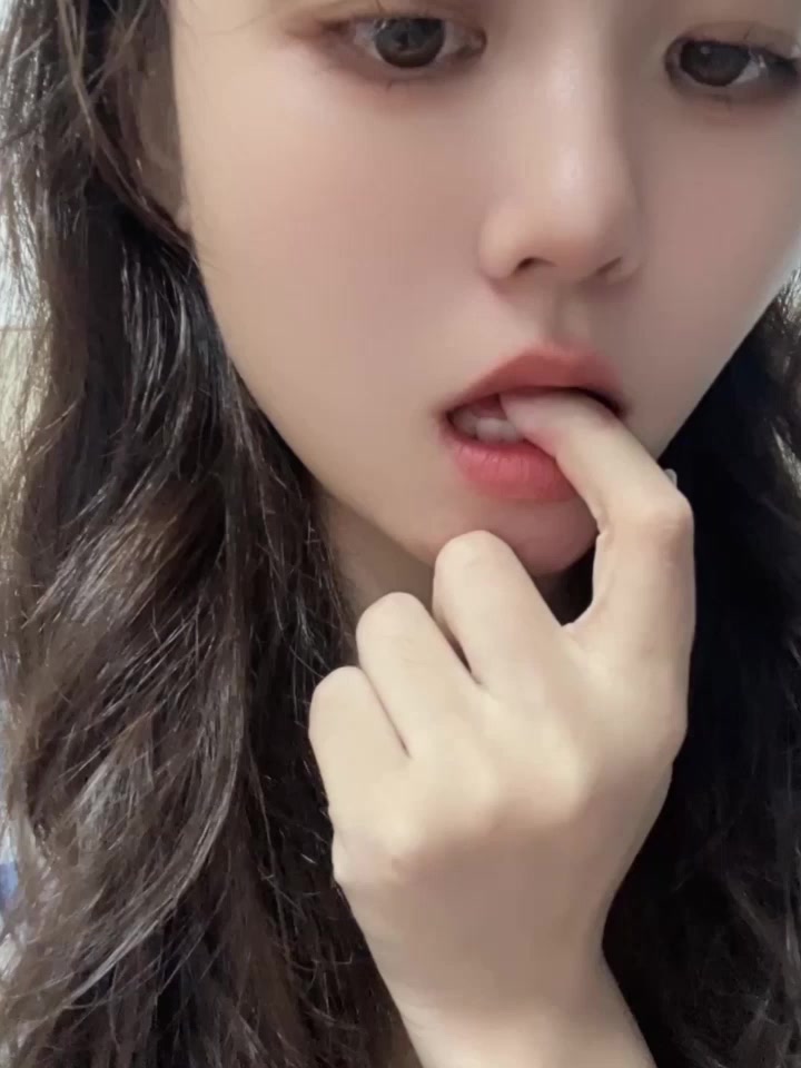 广西哺乳期少妇不雅视频流出！瞒着老公偷情约炮 戴上SM器具化作乖顺母狗 被捆绑虐打无套爆操！