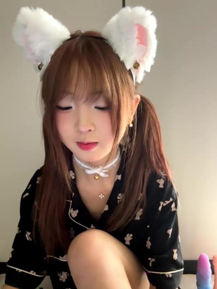 顶级萝莉 lelebaybay 甜美反差婊自慰大秀 假屌捅穴爽到喷水 春情荡漾香艳刺激诱惑爆棚！