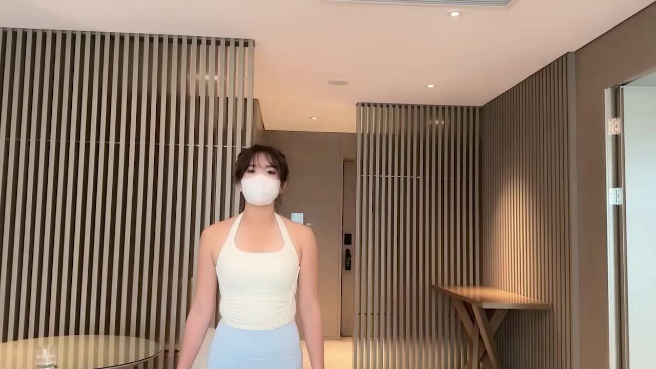 极品网黄 肉臀果儿 性爱私拍 瑜伽裤勾勒肥臀巨乳 筋膜枪按摩秒变狂野交欢现场！