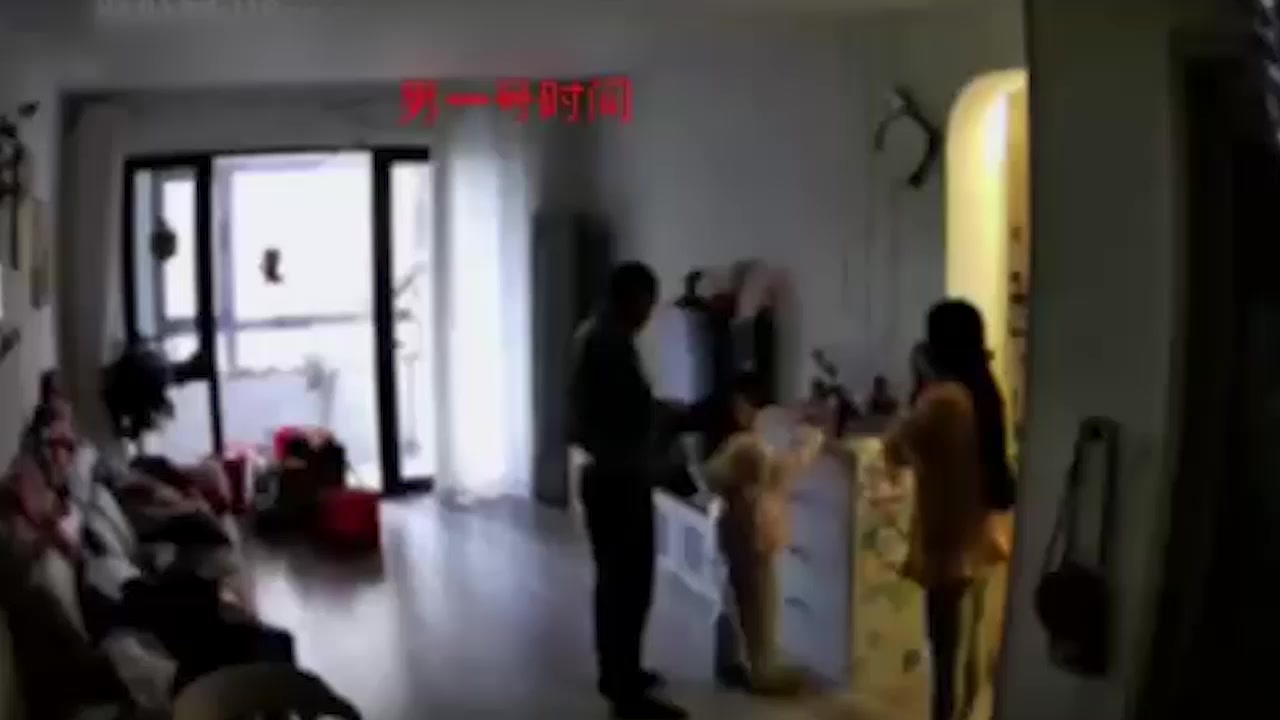山东学校反差老师脚踏三只船！现任男友怒曝性爱视频聊天记录 清纯人设崩塌成偷情婊子 全网吃瓜震碎三观！2
