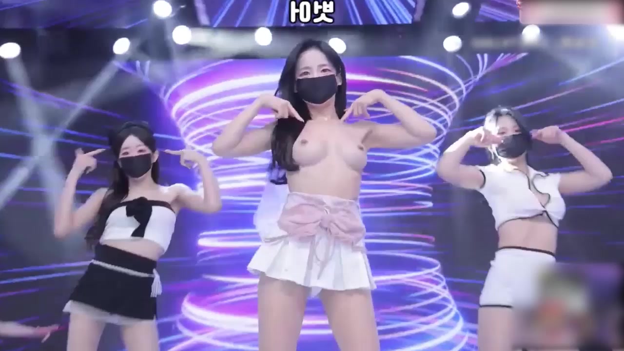 韩国顶级脱衣舞女团 熊猫班 直播第6季！胴体碰撞香艳诱人 女神们各露丰满酥胸 用裸舞点燃欲火！