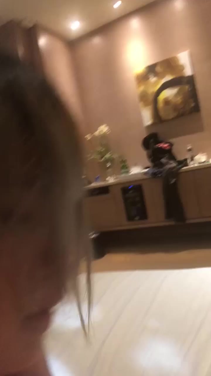 富二代两兄弟重金包养微胖大学生！酒店3P爆操狂欢 齐刘海骚货卖力口交双龙入洞 高潮内射爽翻天！1