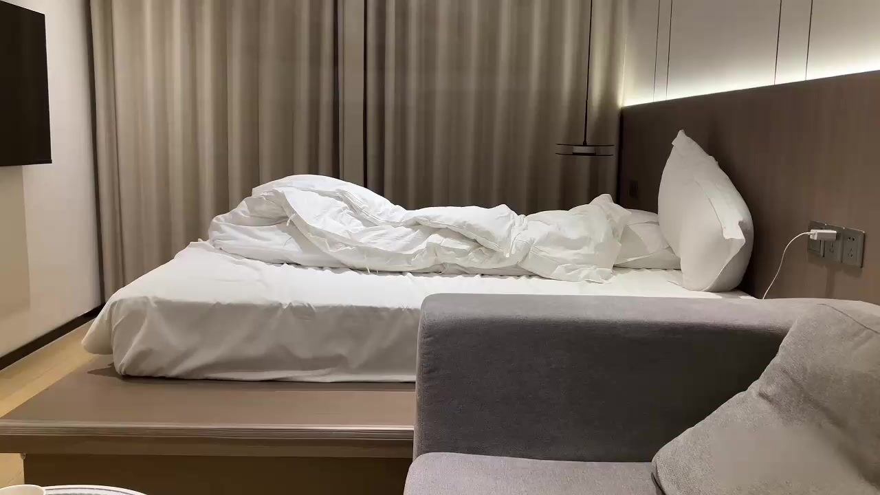 探花大神 卡尔 酒店约操00后极品靓妹 身材丰满紧实 缠绵舌吻猛吸巨乳 大屌爆操白虎美穴 爽到升天！