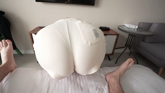 住在新公寓的饥渴继妹想要性爱