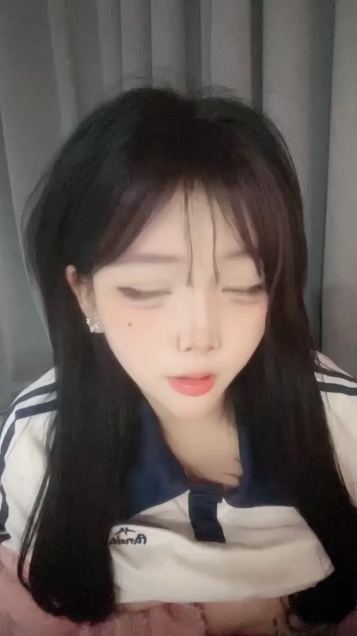 顶级萌妹 小奶葫芦 私密性爱直播 微胖大奶身材跪地猛嗦鸡巴口水拉丝 全裸直播互动 香艳至极！