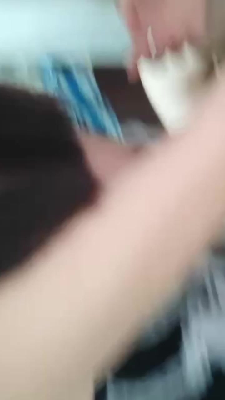 广州清纯反差妹 王悦 不雅视频流出 男友胯下扭动狂欢 深喉吞吐汁水四溢 后入猛顶喷潮失控！