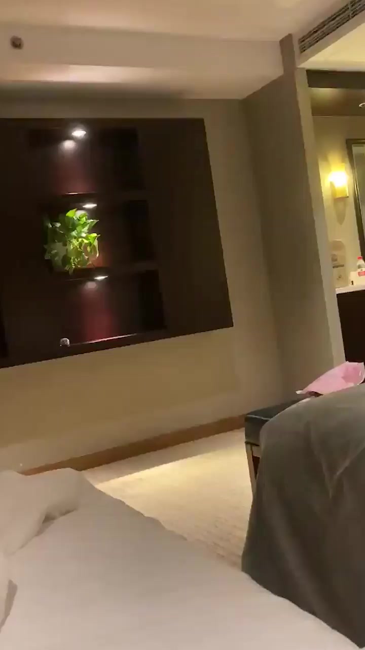 湖南极品小妹 王诗琪 与水利公司领导酒店偷情 小骚货深喉口交技艺高超 主动骑乘榨精 画面香艳十足！