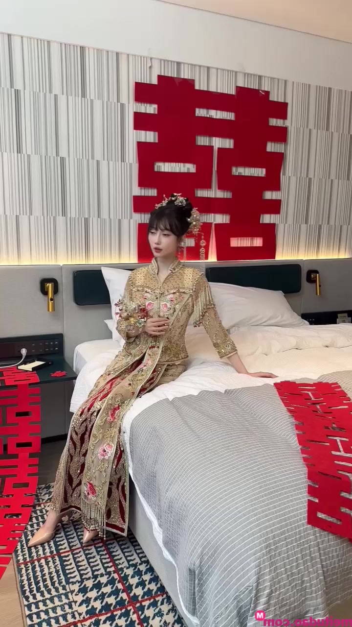 秀人网极品模特 玥儿玥 大尺度新娘写真流出 古典秀禾装与情色完美碰撞 半遮全裸娇躯美艳新妇绽放诱惑淫态！