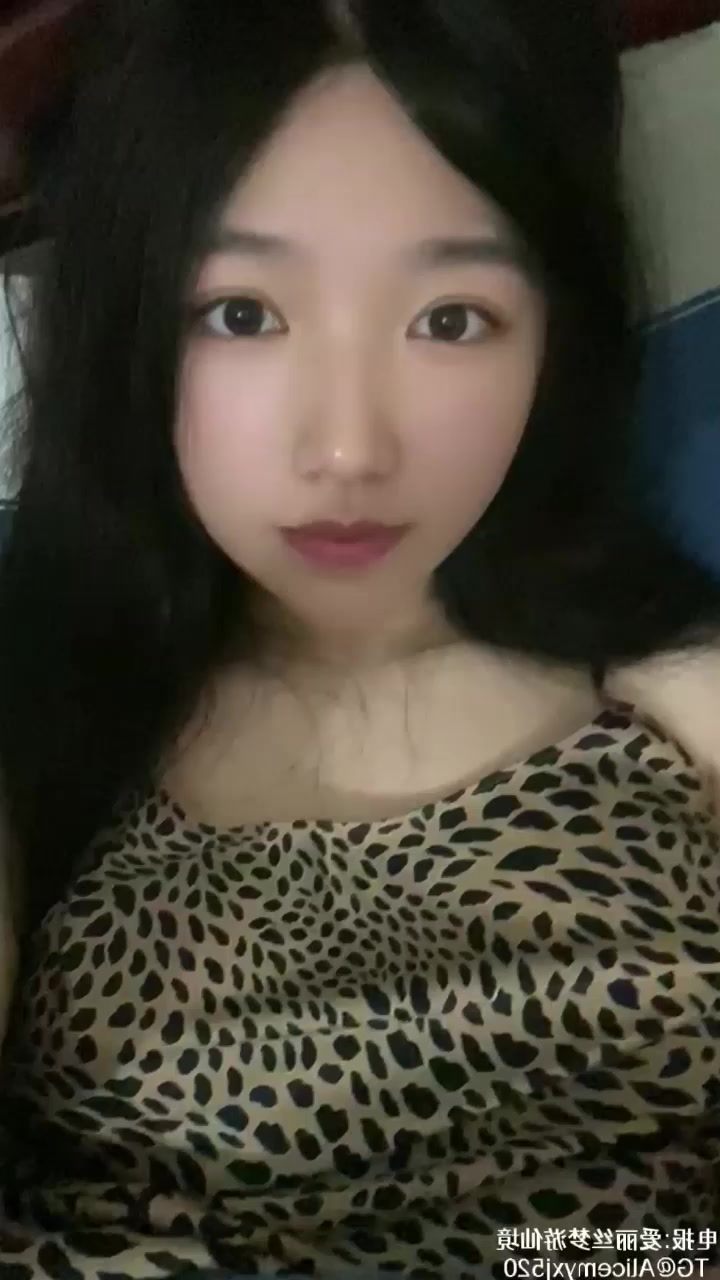 美少女福利姬 只是个小狗 大尺度私定合集 身材微胖奶子Q弹 私处无毛肥美光滑 娇羞露出淫装自慰！