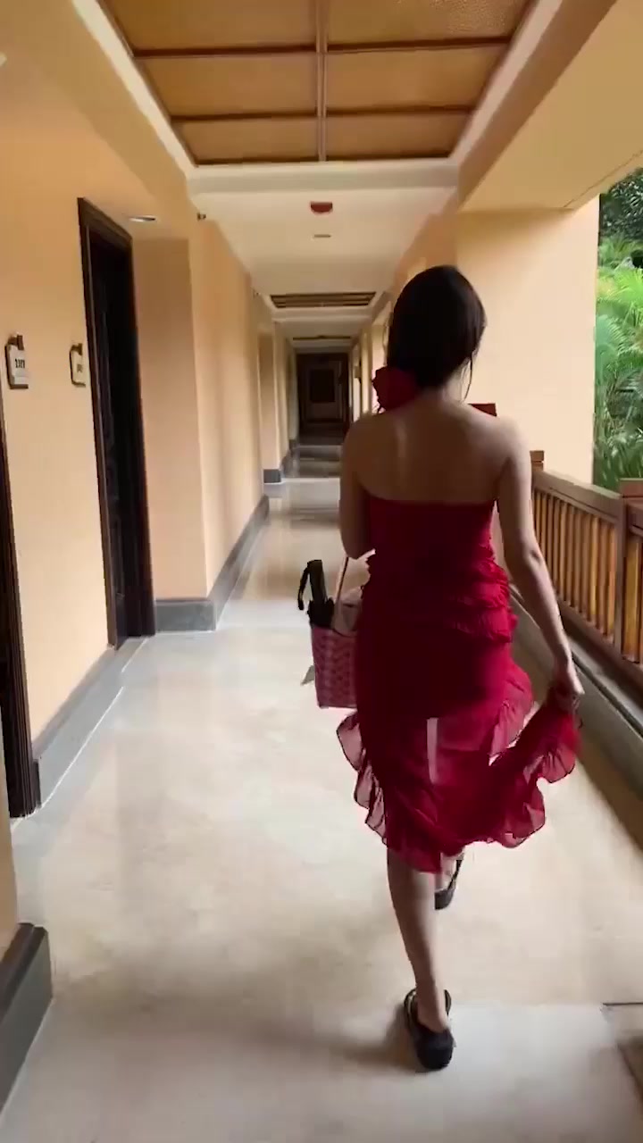 摄影大神 射影日记 新作 清纯模特床上秒变荡妇 主动扭腰迎合哭腔浪叫 后入猛撞翘臀颜射满脸！