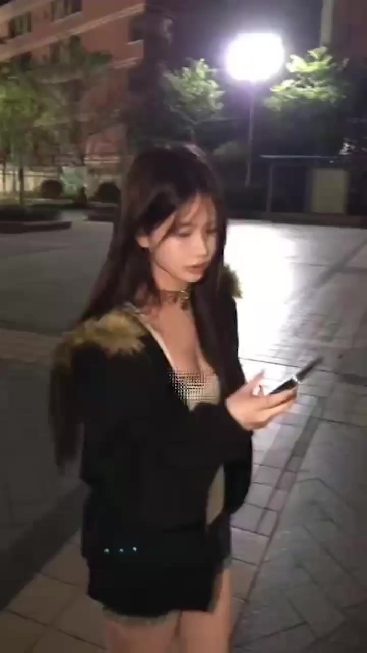 无锡职业技术学院 高颜值反差学生妹 被绿帽男友调教卖裸照自慰视频 白虎嫩穴狂骑大屌 淫浆四溅狂流！1