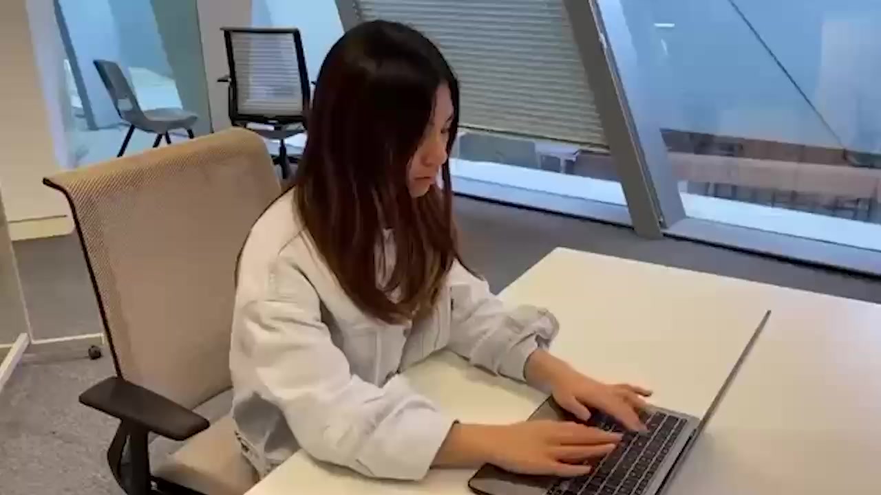 香港理工大物理系 曹嘉欣 性爱视频流出 社团办公室跪地口交 撅臀后入淫荡浪叫 高材生变淫贱母狗！1