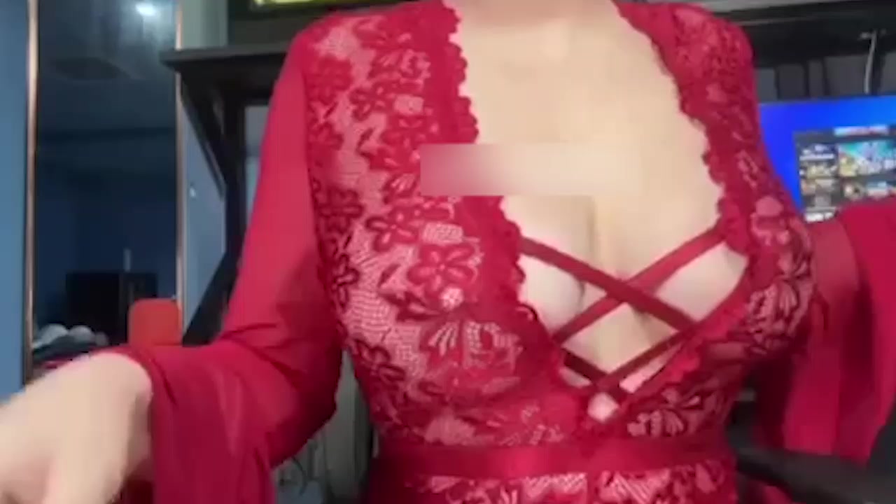 抖音御姐网红 瑶瑶摇摇摇摇w 定制视频流出 顶级BBW身材勾人魂魄 道具猛插骚穴自慰让人欲罢不能！2