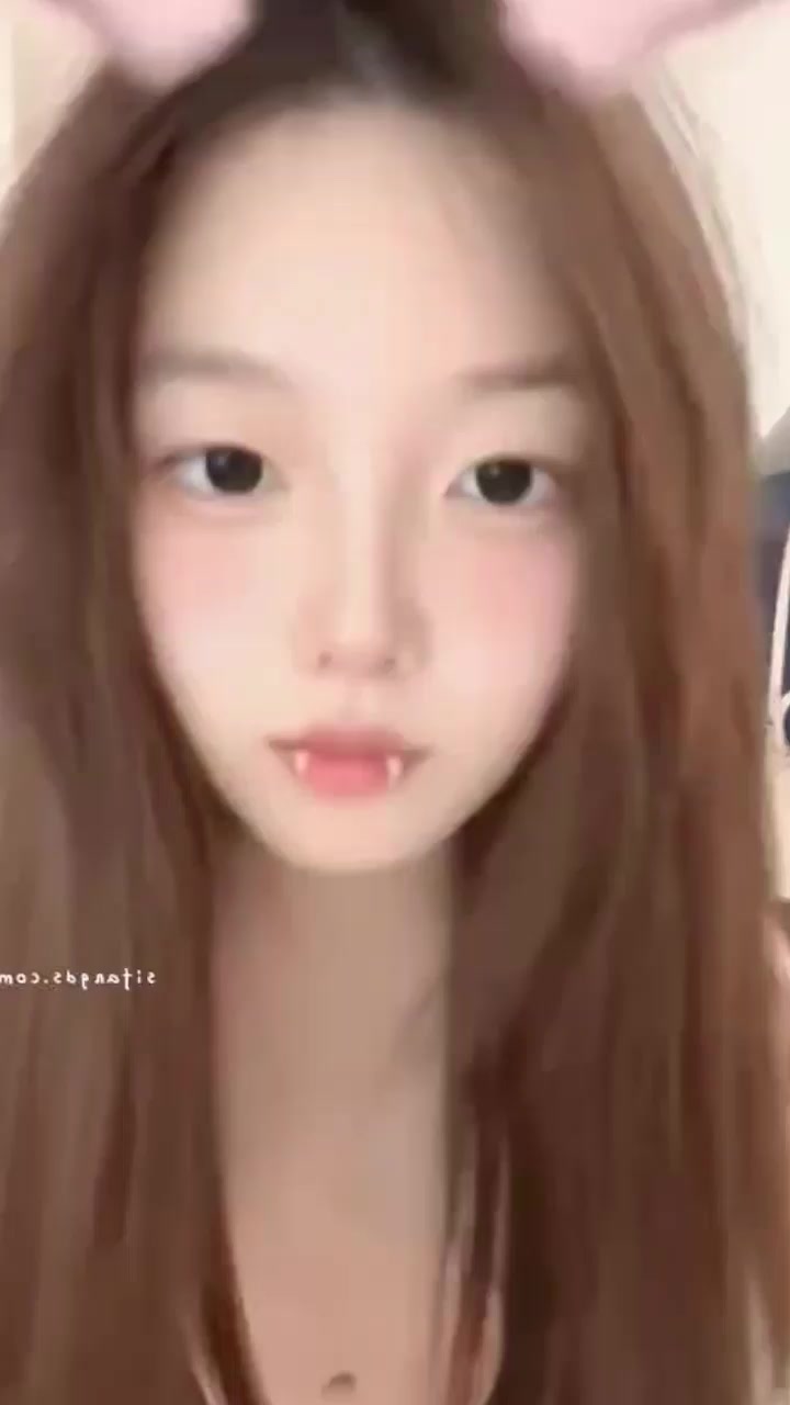 极品福利姬 小烨 定制裸舞流出 纤细身材火辣妖娆 清纯脸蛋三点全露 扭腰甩臀太诱惑了！