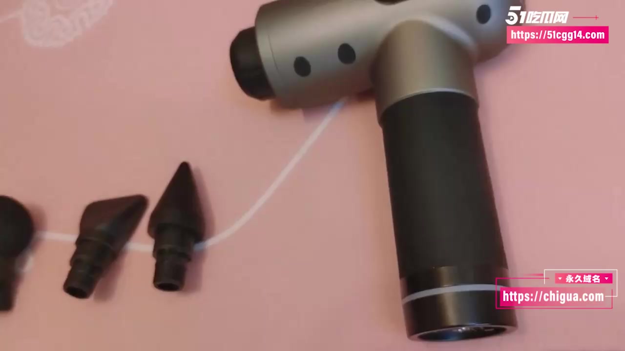 推特福利姬 奶咪 最新猛片 性感御姐身裹丝袜 筋膜枪改装炮机激情自慰 猛插嫩穴娇喘风骚销魂！