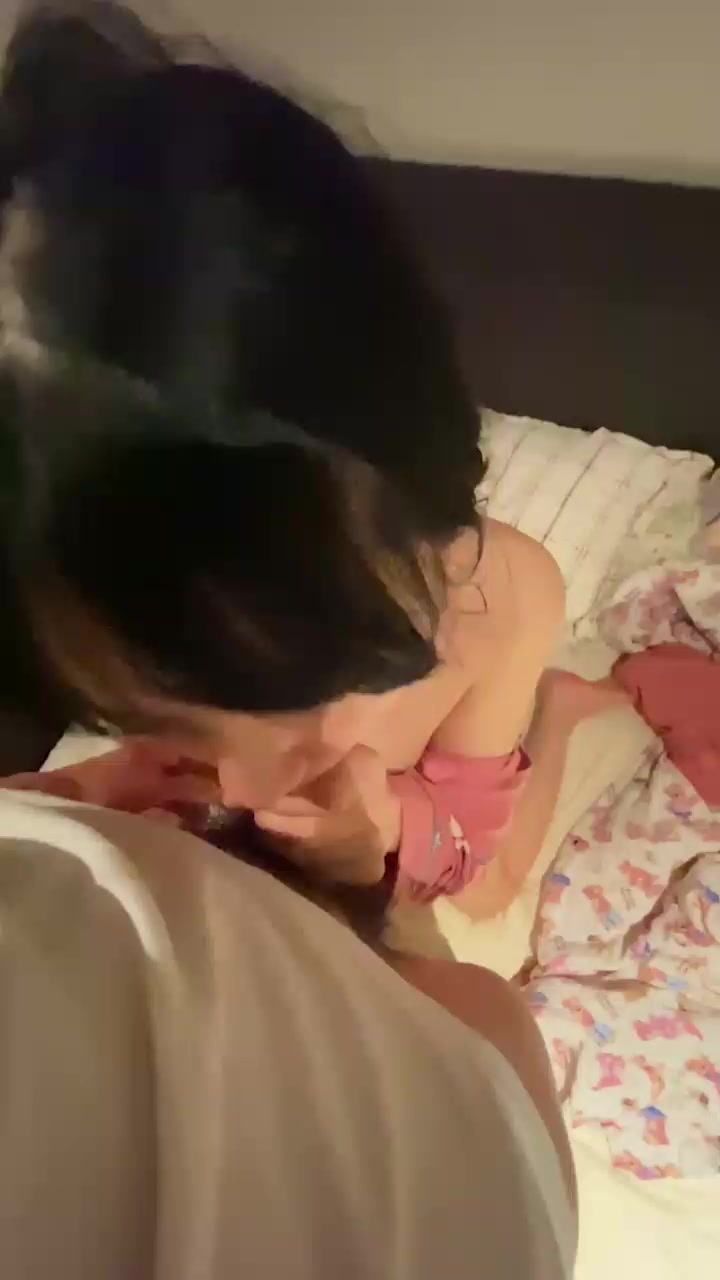 极品高颜值大学生 胡敏嬅 性爱视频流出 清纯脸蛋露脸口交深情舔屌 粉嫩骚穴男友多姿势狂操反差至极！