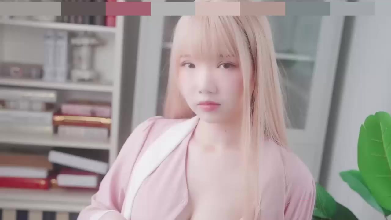 纯欲福利姬 雪晴Astra 写真视频流出 紧身OL制服勾勒完美曲线 跳蛋诱惑挑逗尽显职场反差骚媚！