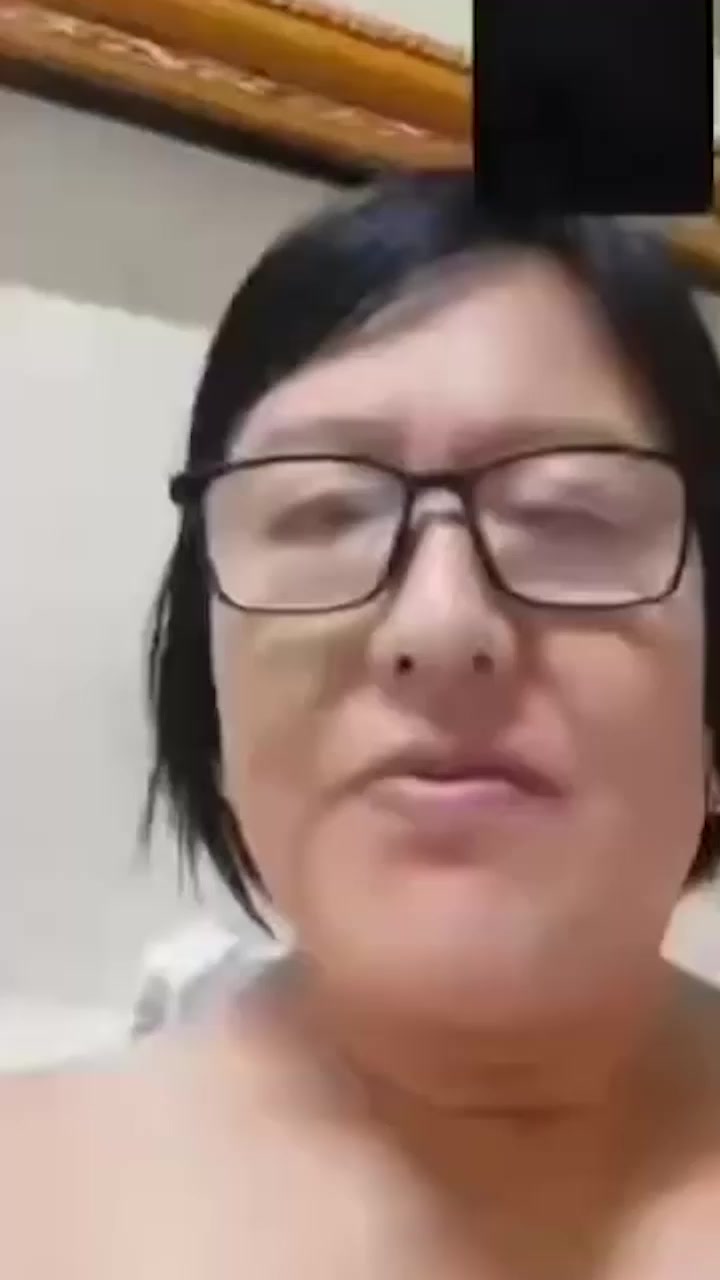 东营利津县大姨裸聊大瓜！五十多岁丰满熟女不甘寂寞 与年轻小伙裸聊自摸 被录屏曝光全网疯传！