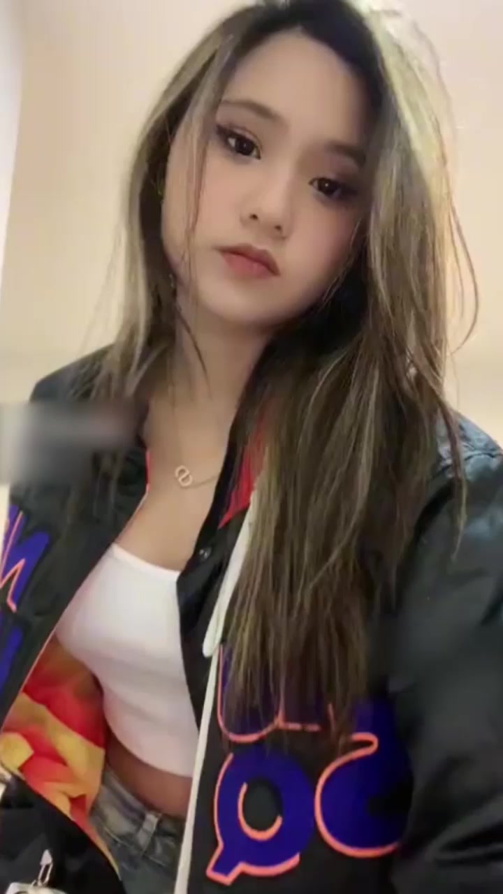 新加坡混血嫩妹 nut 拍自慰淫片劈腿露穴抠到飞起 与男友无套交欢被打桩爆操 甜美脸蛋骚度爆表！